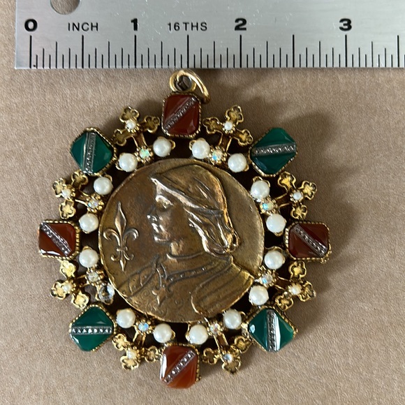 VTG Coin Medallion Pendant, gold color with rhinestones and resin stones - Picture 7 of 7